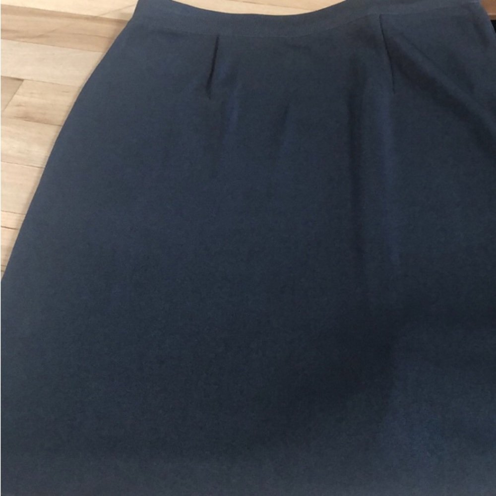 Exclusively Misook 22” Skirt S deep slate gray Knit stretch acrylic slate deep - Picture 5 of 11